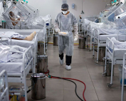 COVID-19 patients are treated at a field hosptal in Manaus, Brazil, on May 18. Photo: Associated Press