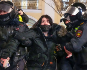 Police officers detain a woman in St. Petersburg, Russia, protesting her country's invasion of Ukraine on Feb. 25. Photo: The Associated Press