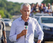 Reporter and anchor Jorge Ramos has established an endowed scholarship at the School of Communication for journalism students.