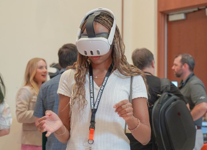 720×525 Miami XR 2025 VR Participant